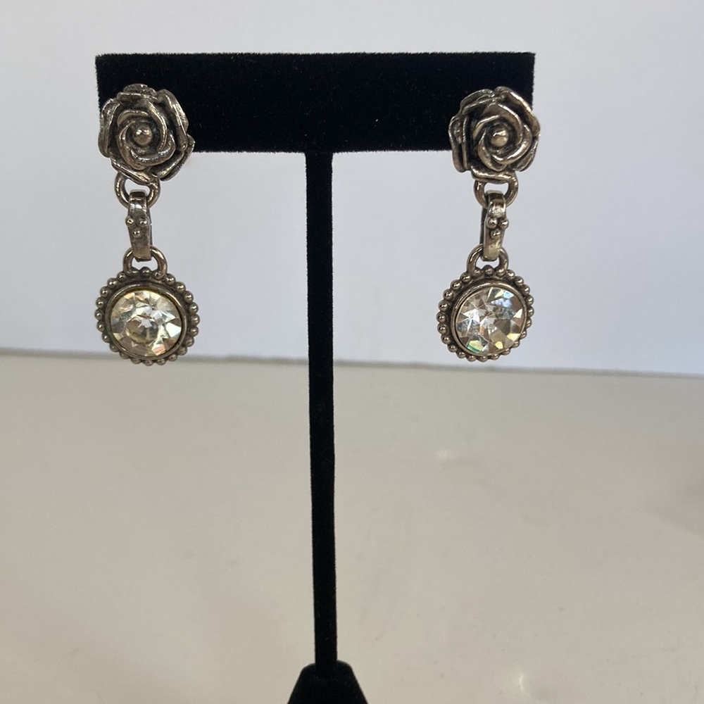 Z26 Costume jewelry- Silver colored dangling earrings.